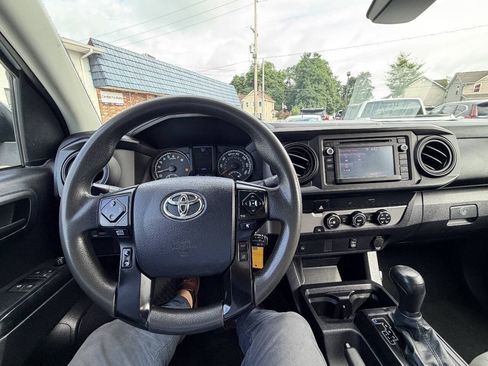 Used 2019 Toyota Tacoma SR RWD image 3