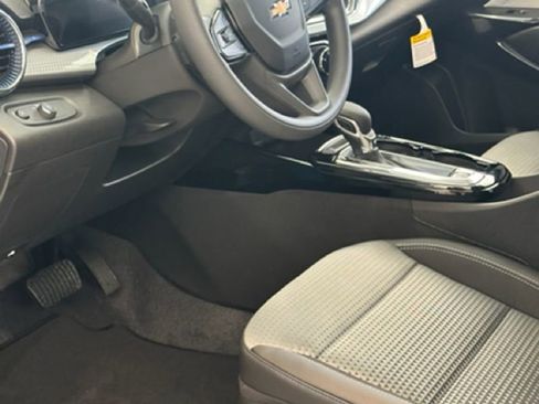 New 2026 Chevrolet Trax LT image 6