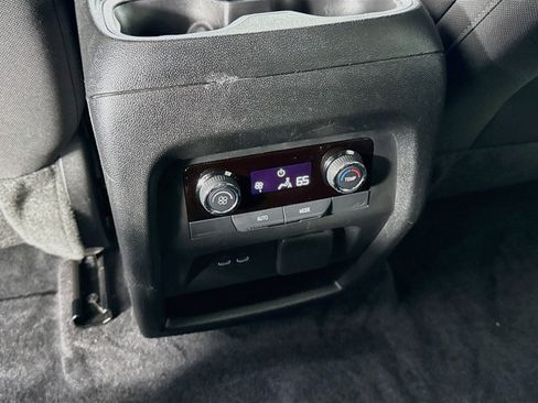 Used 2024 Chevrolet Traverse LT FWD image 26