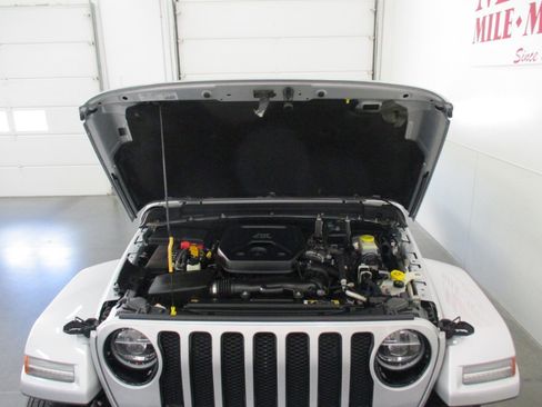 Used 2022 Jeep Wrangler Unlimited Sahara image 28