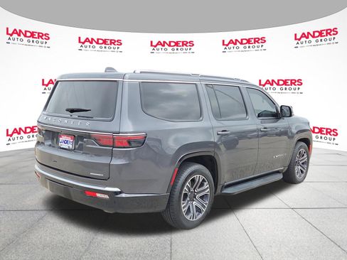 Used 2022 Jeep Wagoneer Series III AWD/4WD image 3
