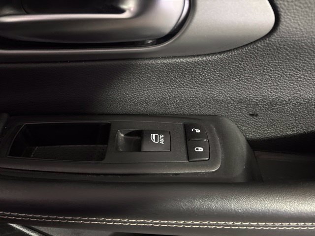 Used 2025 Chrysler Pacifica Select FWD image 23