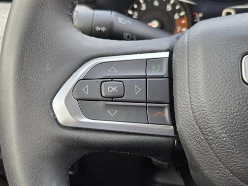 Used 2025 Jeep Compass Latitude w/ Sun & Sound Group AWD/4WD image 21