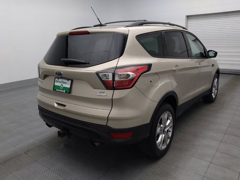 Used 2017 Ford Escape SE w/ SE Sport Appearance Package image 9
