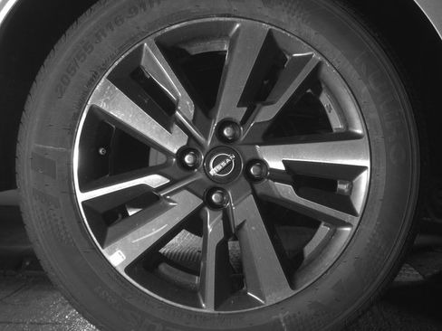 Used 2025 Nissan Versa SV FWD image 15