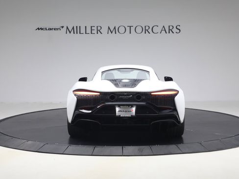 Used 2023 McLaren Artura RWD image 6