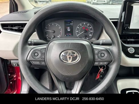 Used 2025 Toyota Corolla LE image 20