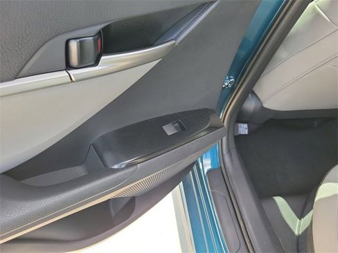 Used 2025 Toyota Camry SE image 10