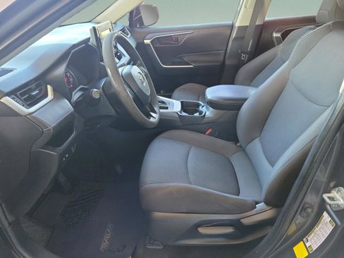 Used 2021 Toyota RAV4 LE image 28