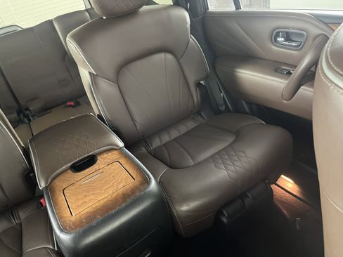 Used 2017 INFINITI QX80 Limited image 24