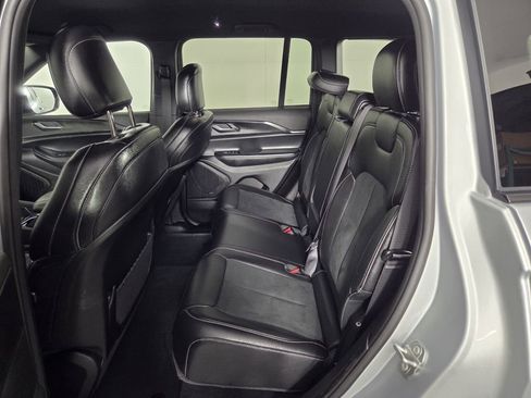 Certified 2025 Jeep Grand Cherokee Altitude image 25