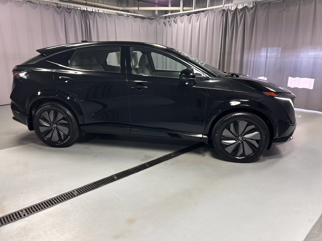 Used 2024 Nissan Ariya AWD image 8