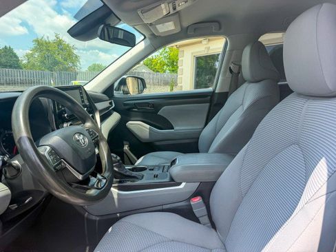 Used 2021 Toyota Highlander L FWD image 5