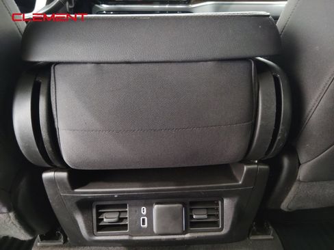 Used 2023 GMC Sierra 1500 SLE image 32