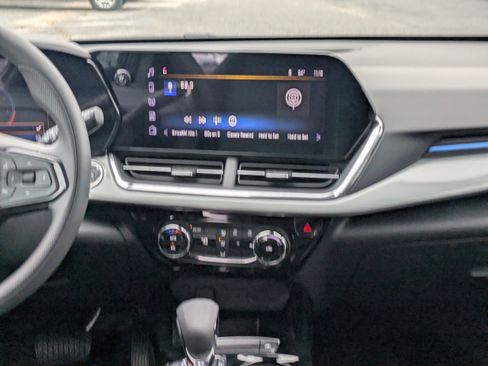 New 2026 Chevrolet Trax LT image 18