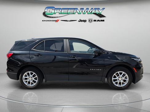 Used 2023 Chevrolet Equinox LS w/ LS Convenience Package FWD image 4