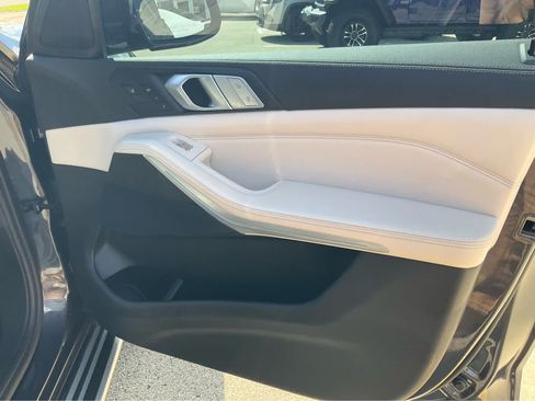 Used 2021 BMW X7 xDrive40i w/ M Sport Package AWD/4WD image 34