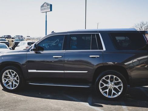 Used 2015 Cadillac Escalade Luxury image 16