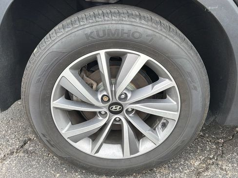 Used 2020 Hyundai Santa Fe SEL w/ Convenience Package FWD image 9