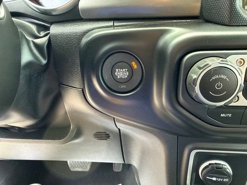 Used 2023 Jeep Gladiator Sport AWD/4WD image 13
