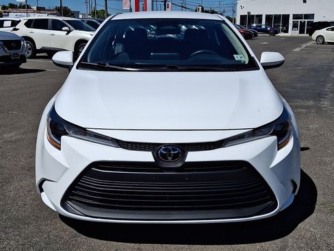 Used 2025 Toyota Corolla LE FWD image 2