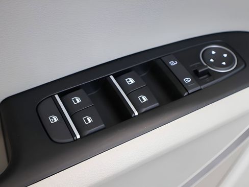 Used 2025 Kia Soul LX w/ LX Technology Package FWD image 10