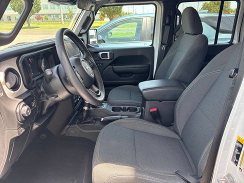 Used 2025 Jeep Wrangler Unlimited Sport AWD/4WD image 25