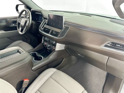 Used 2024 GMC Yukon SLT w/ SLT Luxury Package image 31