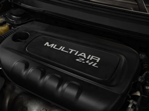 Used 2018 Jeep Cherokee Latitude Plus AWD/4WD image 47