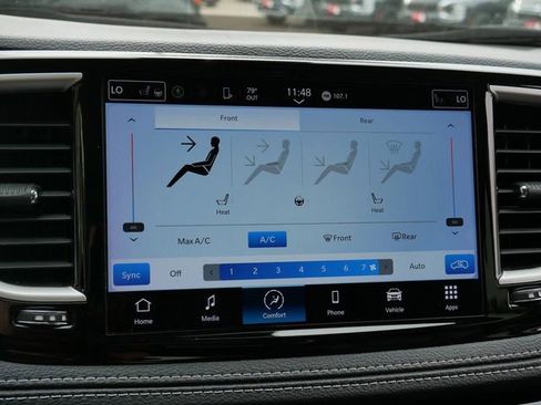 Used 2023 Chrysler Pacifica Touring-L FWD image 24