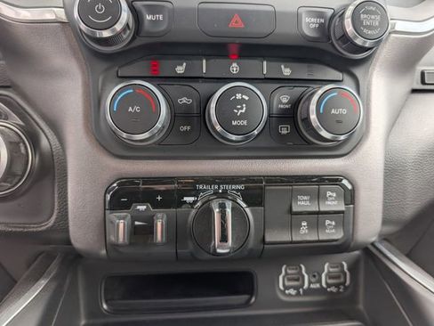 Used 2021 RAM 1500 Big Horn AWD/4WD image 4