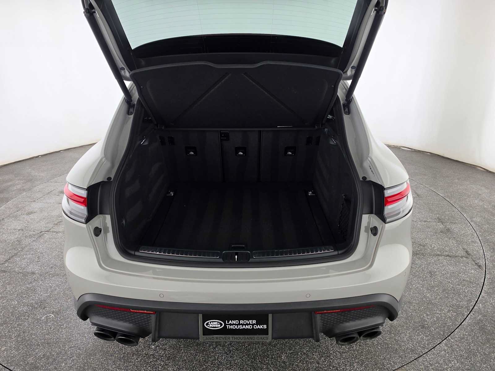 Used 2024 Porsche Macan AWD/4WD image 14