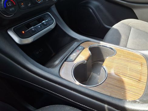 Used 2021 GMC Acadia SLE w/ Elevation Edition image 14