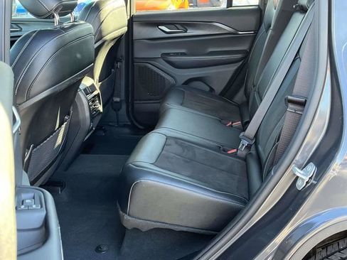 Used 2023 Jeep Grand Cherokee Altitude image 15