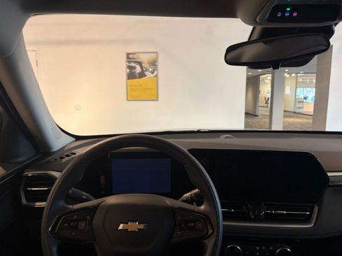 Used 2025 Chevrolet TrailBlazer LT image 32