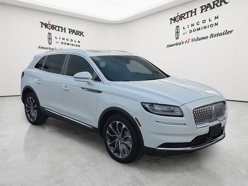 Used 2023 Lincoln Nautilus Reserve AWD/4WD image 7