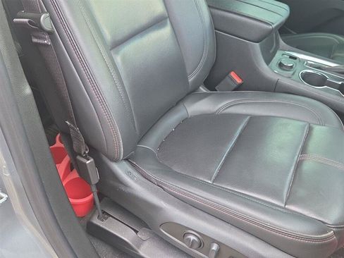 Used 2023 Chevrolet Traverse RS w/ LPO, Floor Liner Package FWD image 8