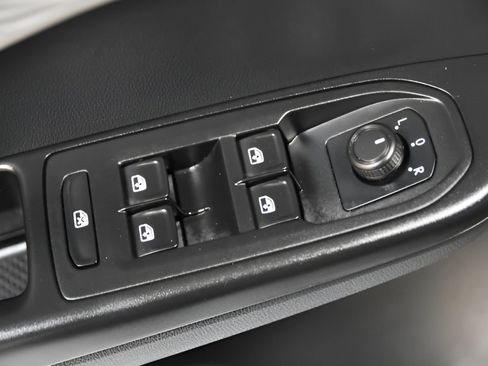 Used 2024 Volkswagen Taos S image 11