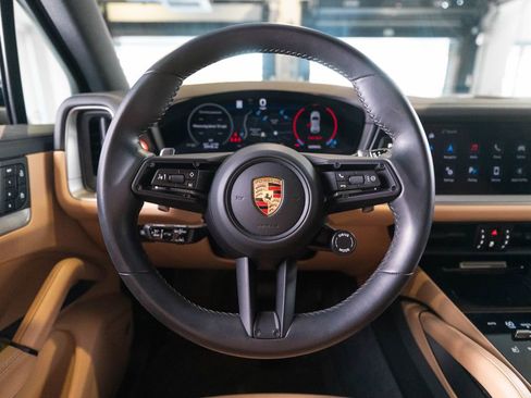 Certified 2024 Porsche Cayenne AWD/4WD image 31