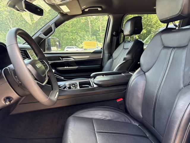 Used 2025 Jeep Wagoneer Series II AWD/4WD image 36