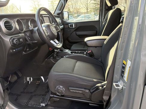 Used 2023 Jeep Wrangler Unlimited Rubicon 4xe w/ Cold Weather Group AWD/4WD image 12