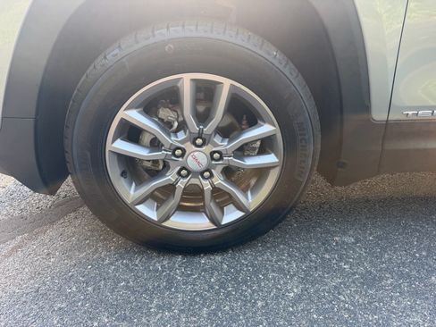 Used 2024 GMC Terrain SLT AWD/4WD image 22