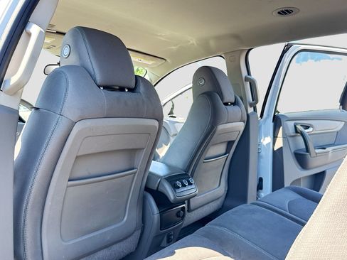 Used 2017 Chevrolet Traverse LS FWD image 6