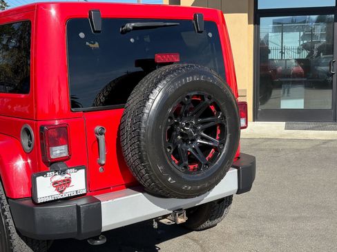 Used 2012 Jeep Wrangler Unlimited Sahara w/ Connectivity Group AWD/4WD image 7