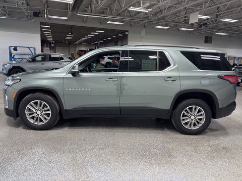 Used 2023 Chevrolet Traverse LT image 4