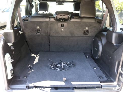 Used 2024 Jeep Wrangler Unlimited Rubicon AWD/4WD image 17