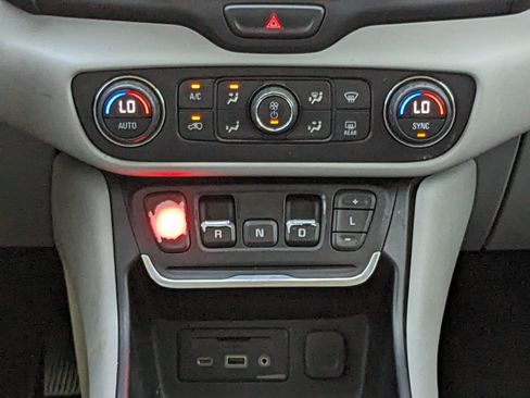 Used 2020 GMC Terrain SLT w/ Preferred Package image 19