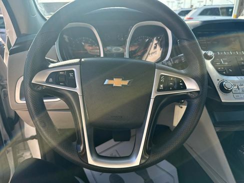 Used 2017 Chevrolet Equinox LT image 15