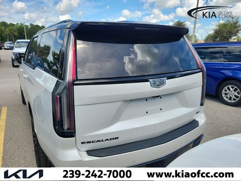 Used 2024 Cadillac Escalade ESV Sport Platinum w/ LPO, ONYX Package AWD/4WD image 5