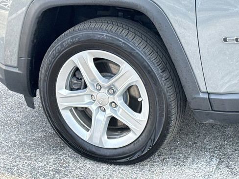 Used 2023 Jeep Compass Latitude AWD/4WD image 5